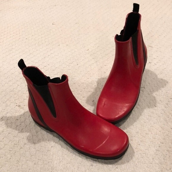 Andre Assous Chelsea Style Red Rain Boots Size 8 - Picture 1 of 9